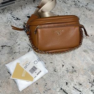 Michael Kors Slater Sling Pack
